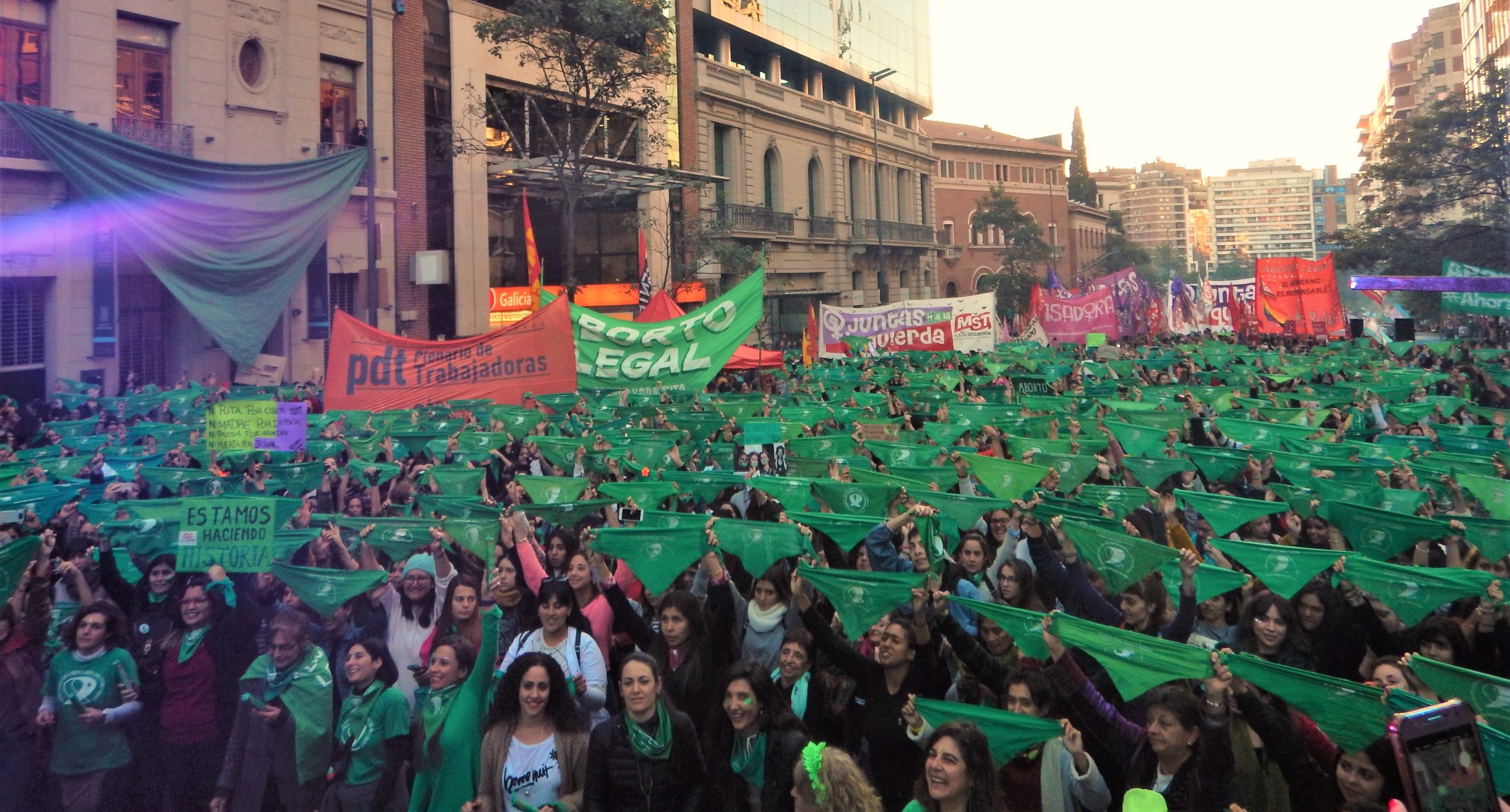 Pañuelazo en Argentina por el Aborto Legal Seguro y Gratuito