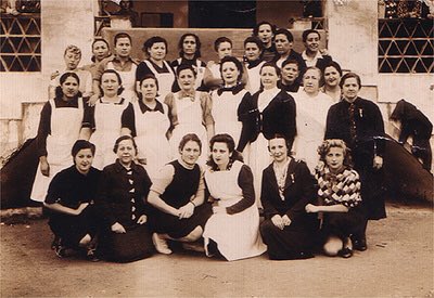 Las 13 Rosas Rojas: a 80 años de su fusilamiento por sus ideales, gritamos con fuerza – ¡Que su nombre no se borre de la historia! -.