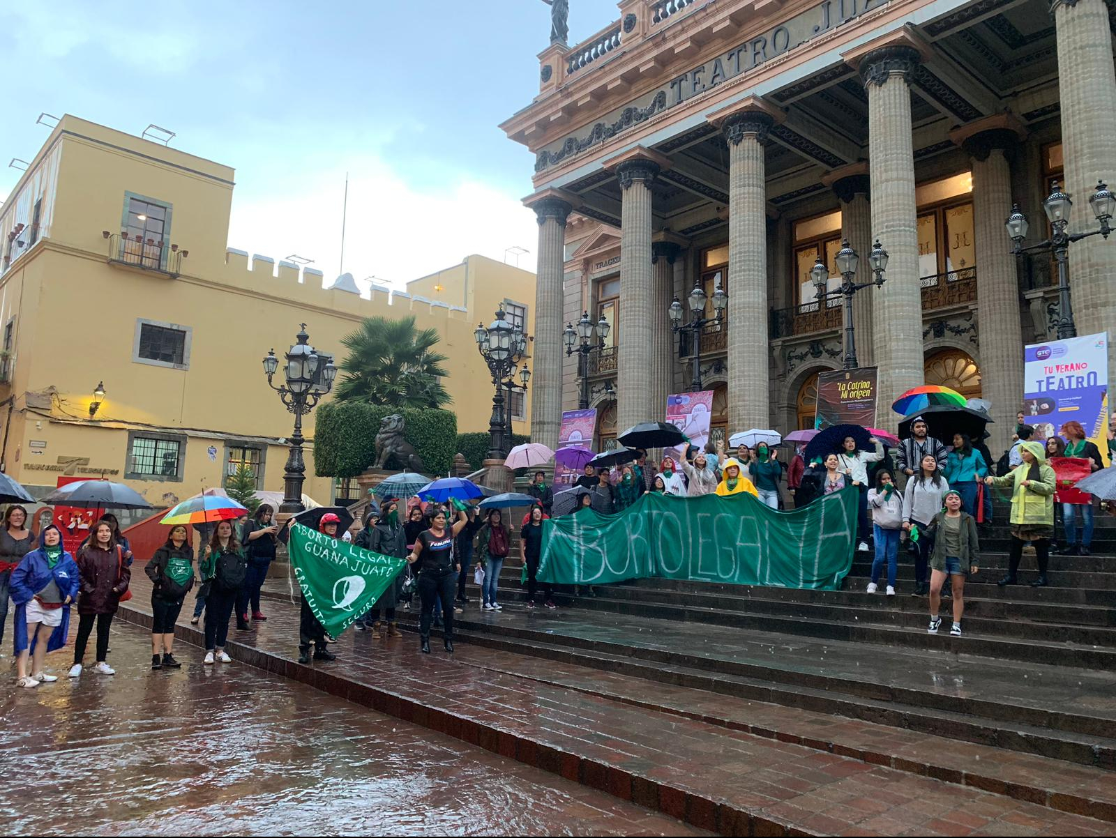 FEMINISTAS ORGANIZAN PANEL SOBRE EL ABORTO EN La Universidad de GUANAJUATO